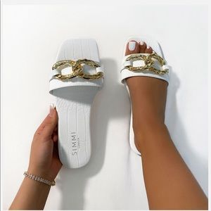 BLIGE WHITE FAUX CROC PRINT CHAIN DETAIL SANDALS
